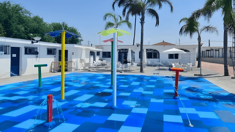 Playground para hotel com área molhada infantil e piso emborrachado antiderrapante