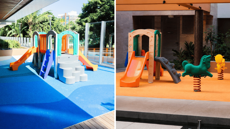Playgrounds infantis em condomínio com piso emborrachado colorido e brinquedos.